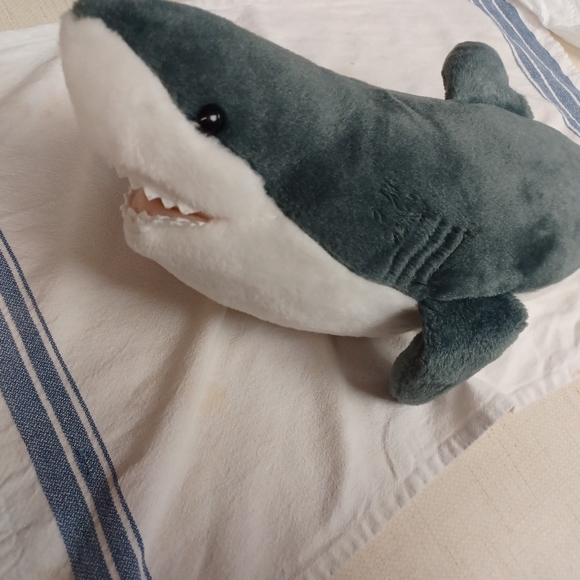 Shark Plush Realistic Wild Republic Stuffed animal - Picture 3 of 8